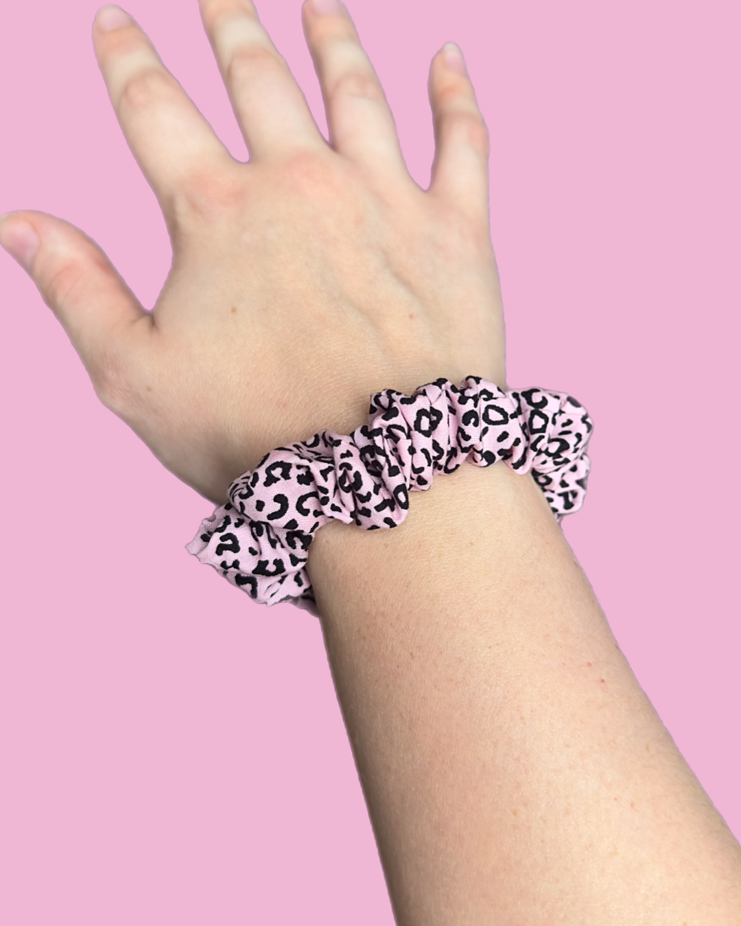 Breastfeeding Scrunchie Top Holder - Pink Leopard Print