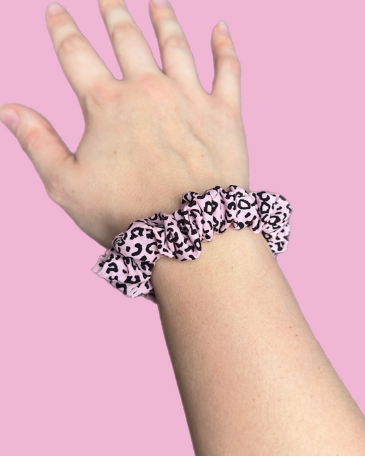 Breastfeeding Scrunchie Top Holder - Pink Leopard Print